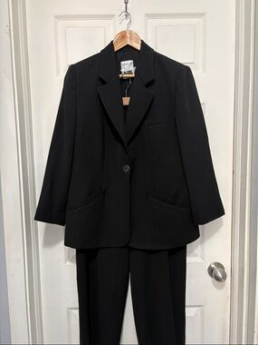 Vintage Armani Collezioni Women’s Black Suit